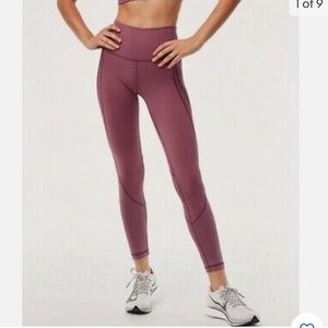 ARITZIA The Constant High-Rise legging with Mesh panels. Size Small